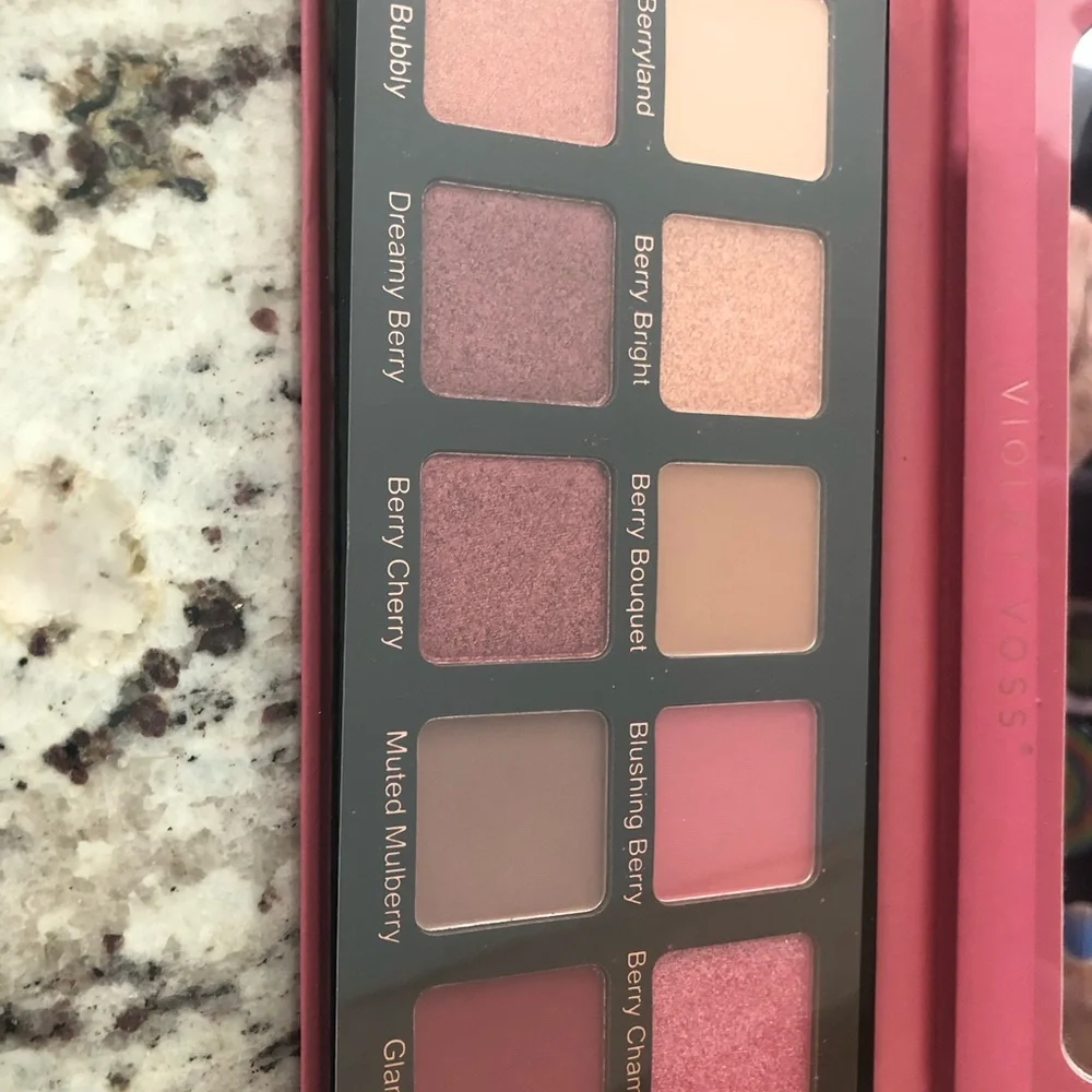 Violet Voss, berries and cream’s dream velvety eyeshadows, 10 color palette new